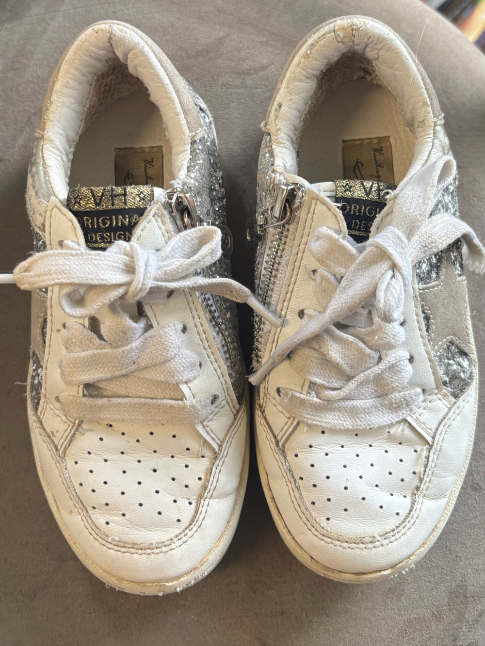 Size 13 Vintage Havana Vail Low top Star Silver Glitter zip up sneakers. In GUC!